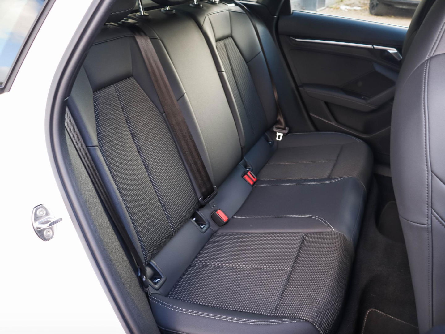 Audi A3 Sportback 30 TFSI S edition Automaat | 2x S Line | Matrix LED