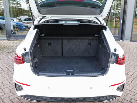 Audi A3 Sportback 30 TFSI S edition Automaat | 2x S Line | Matrix LED