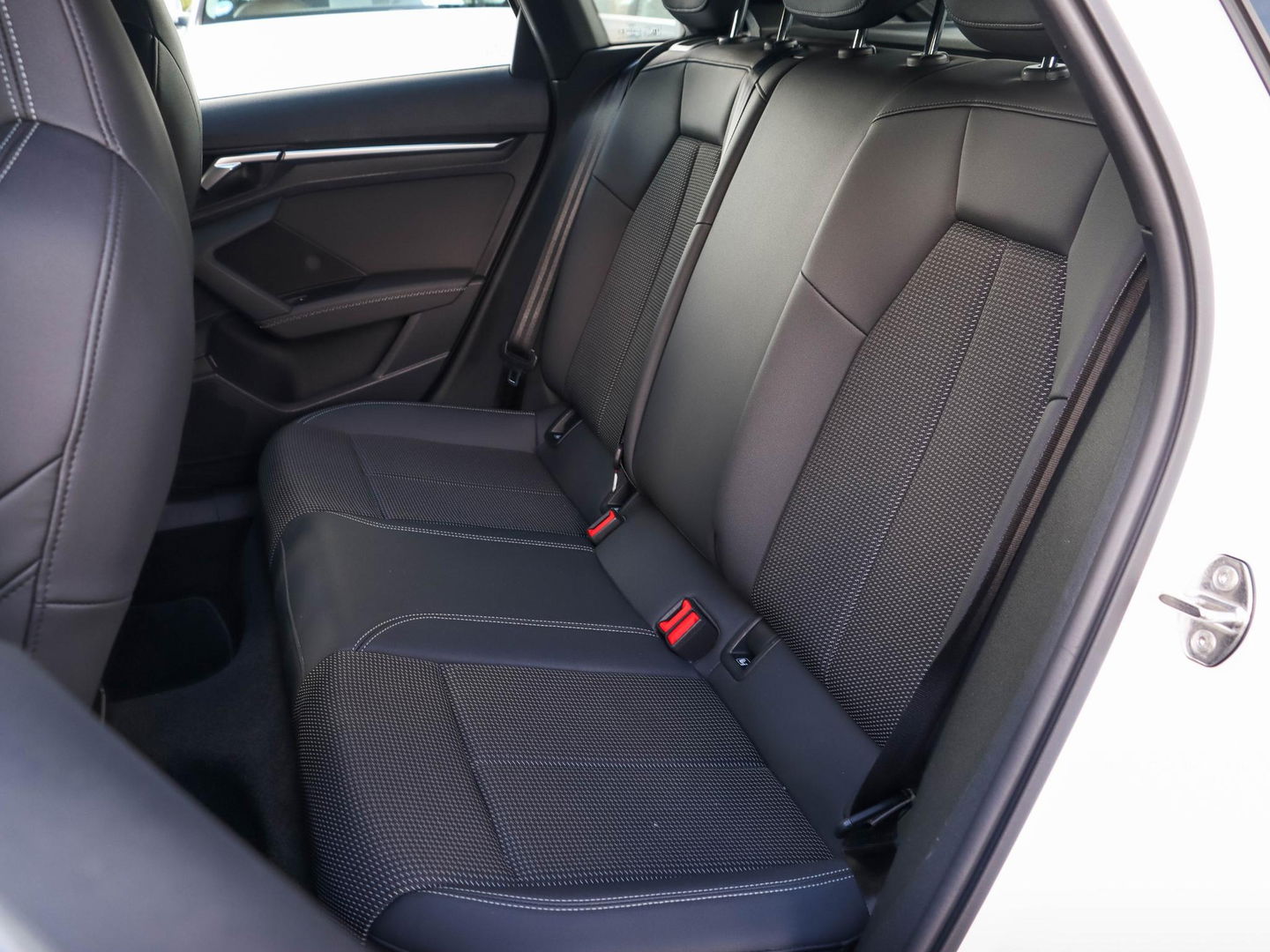 Audi A3 Sportback 30 TFSI S edition Automaat | 2x S Line | Matrix LED