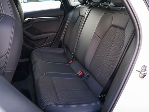 Audi A3 Sportback 30 TFSI S edition Automaat | 2x S Line | Matrix LED