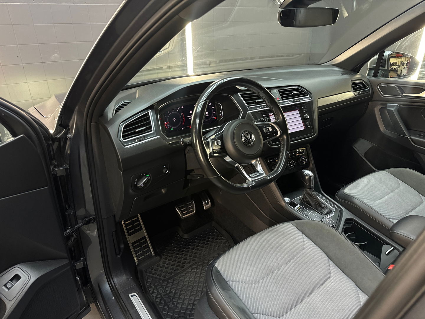 Volkswagen Tiguan Allspace 2.0 TSI 4M R Line 7p Pano|Key|VOL