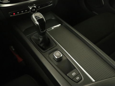 Volvo V60 2.0 D4 Momentum | Carplay | Half leder | Navigatie | Full LED | Digital Cockpit | Parkeerverwarming | Climate control | Parkeerhulp | Cruise control