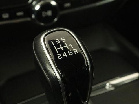 Volvo V60 2.0 D4 Momentum | Carplay | Half leder | Navigatie | Full LED | Digital Cockpit | Parkeerverwarming | Climate control | Parkeerhulp | Cruise control