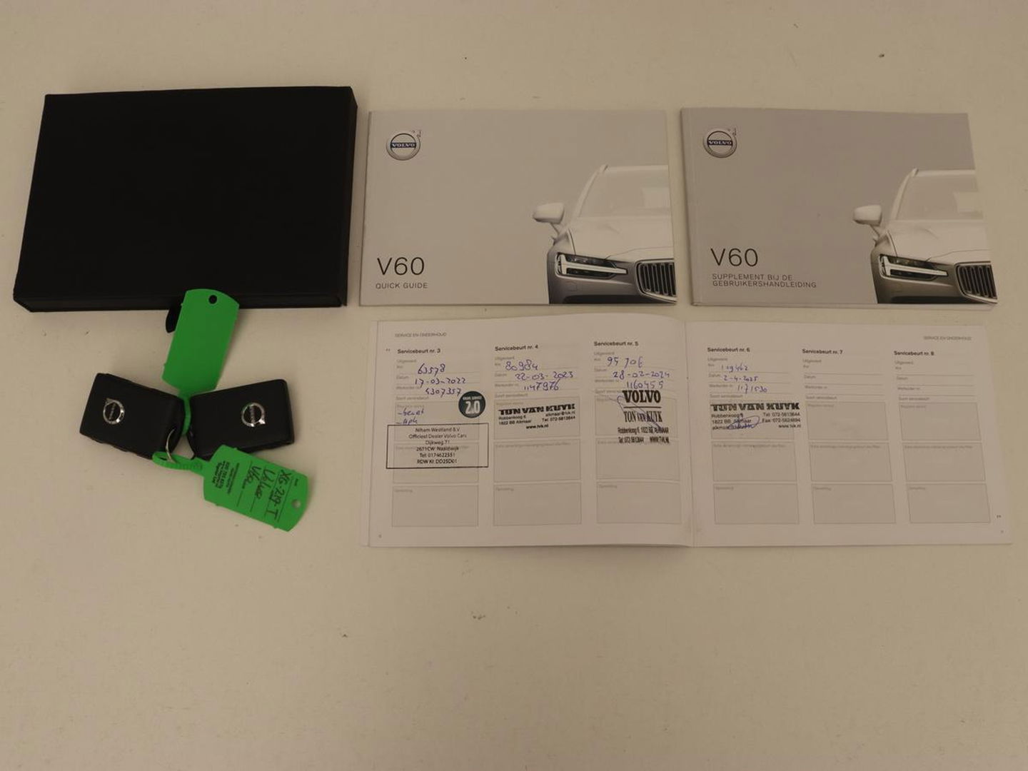 Volvo V60 2.0 D4 Momentum | Carplay | Half leder | Navigatie | Full LED | Digital Cockpit | Parkeerverwarming | Climate control | Parkeerhulp | Cruise control