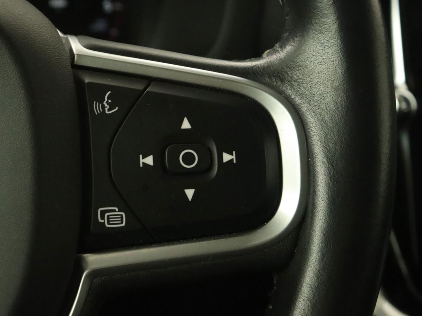 Volvo V60 2.0 D4 Momentum | Carplay | Half leder | Navigatie | Full LED | Digital Cockpit | Parkeerverwarming | Climate control | Parkeerhulp | Cruise control