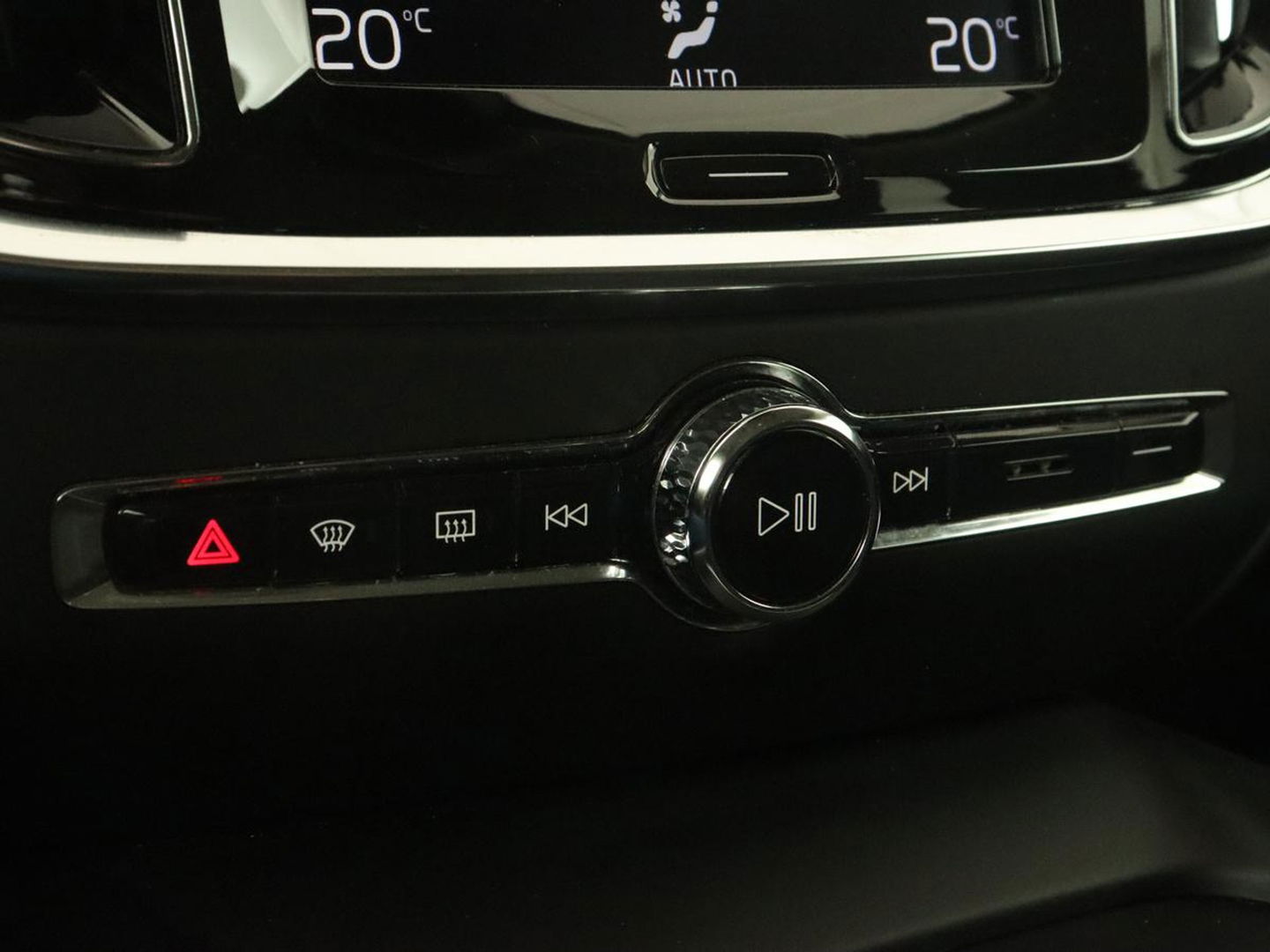 Volvo V60 2.0 D4 Momentum | Carplay | Half leder | Navigatie | Full LED | Digital Cockpit | Parkeerverwarming | Climate control | Parkeerhulp | Cruise control