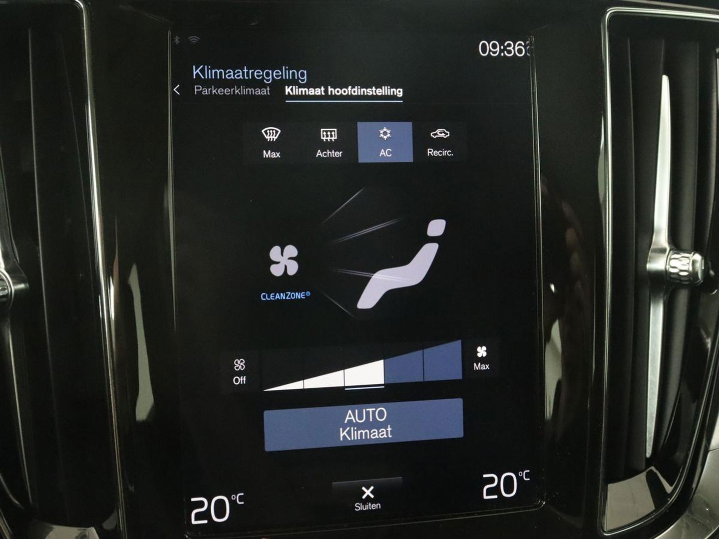 Volvo V60 2.0 D4 Momentum | Carplay | Half leder | Navigatie | Full LED | Digital Cockpit | Parkeerverwarming | Climate control | Parkeerhulp | Cruise control