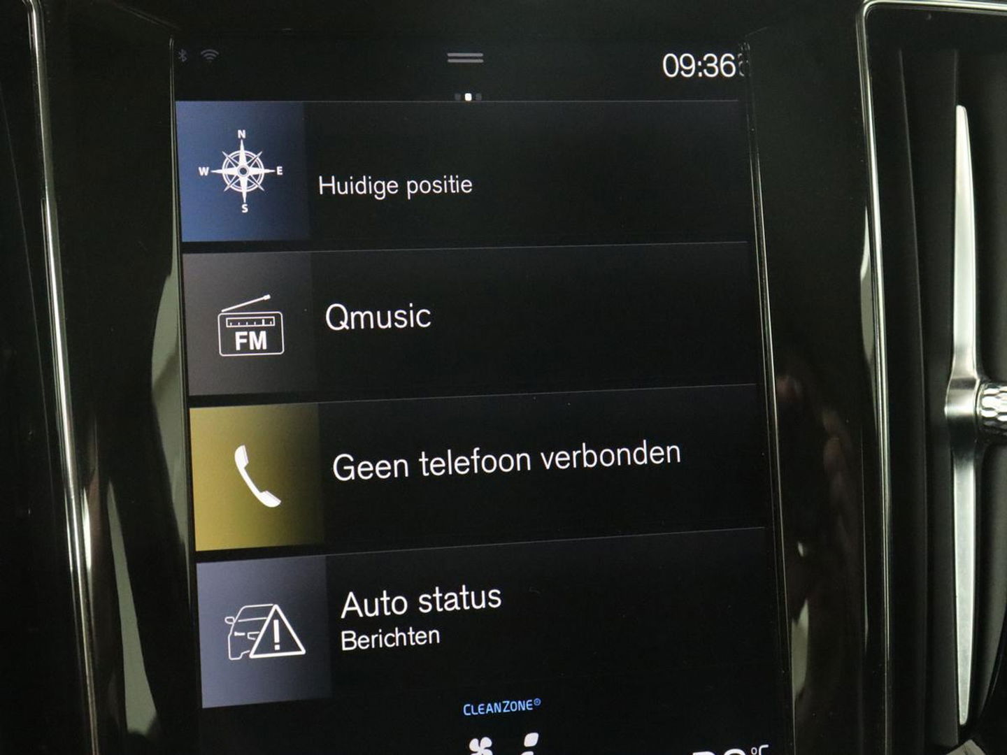 Volvo V60 2.0 D4 Momentum | Carplay | Half leder | Navigatie | Full LED | Digital Cockpit | Parkeerverwarming | Climate control | Parkeerhulp | Cruise control
