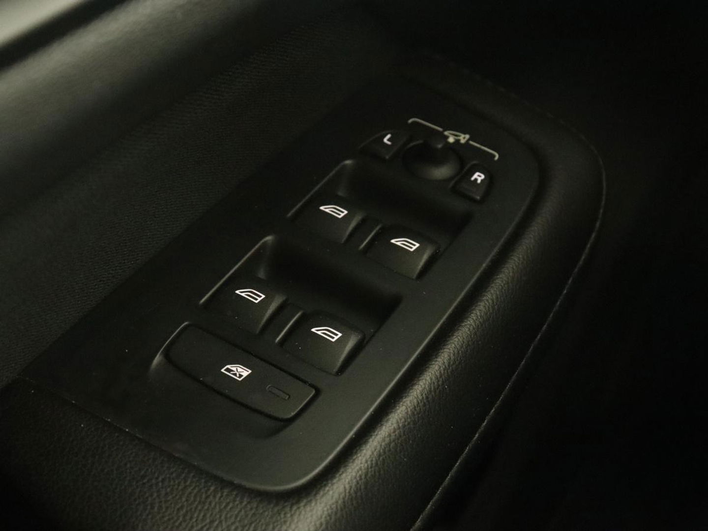 Volvo V60 2.0 D4 Momentum | Carplay | Half leder | Navigatie | Full LED | Digital Cockpit | Parkeerverwarming | Climate control | Parkeerhulp | Cruise control