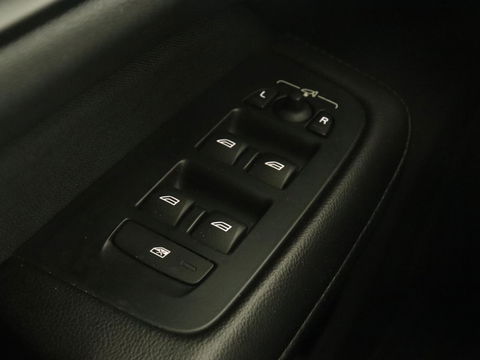 Volvo V60 2.0 D4 Momentum | Carplay | Half leder | Navigatie | Full LED | Digital Cockpit | Parkeerverwarming | Climate control | Parkeerhulp | Cruise control