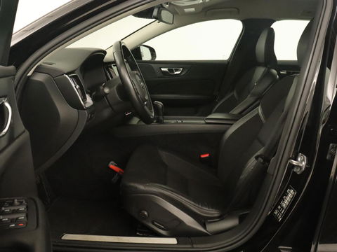 Volvo V60 2.0 D4 Momentum | Carplay | Half leder | Navigatie | Full LED | Digital Cockpit | Parkeerverwarming | Climate control | Parkeerhulp | Cruise control