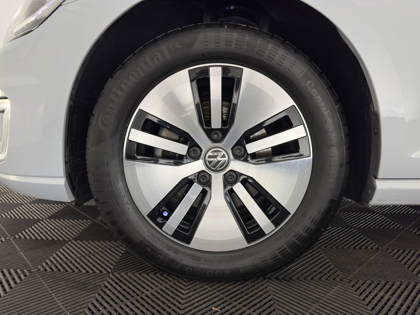 Volkswagen e-Golf Aut. *ADAPTIVE-CRUISE | FULL-LED | NAVI-FULLMAP | COMFORT-SEATS | ECC | PDC | 16''ALU*