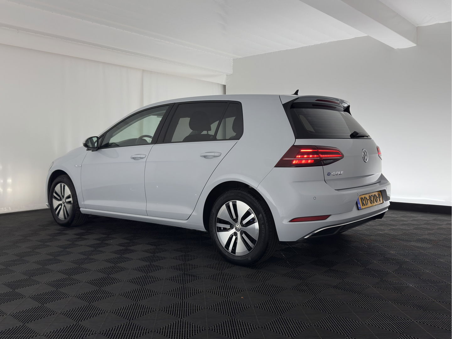 Volkswagen e-Golf Aut. *ADAPTIVE-CRUISE | FULL-LED | NAVI-FULLMAP | COMFORT-SEATS | ECC | PDC | 16''ALU*