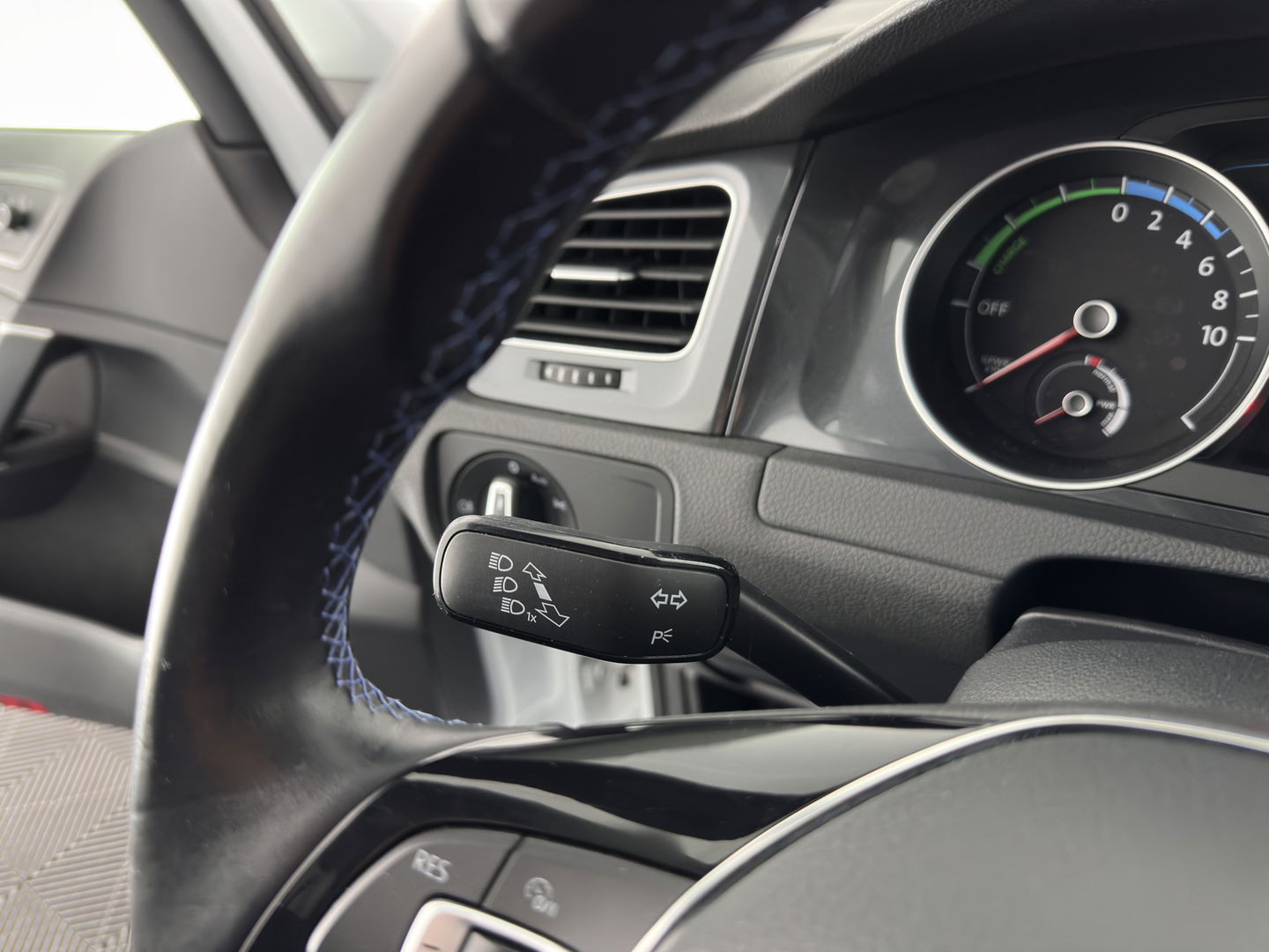 Volkswagen e-Golf Aut. *ADAPTIVE-CRUISE | FULL-LED | NAVI-FULLMAP | COMFORT-SEATS | ECC | PDC | 16''ALU*