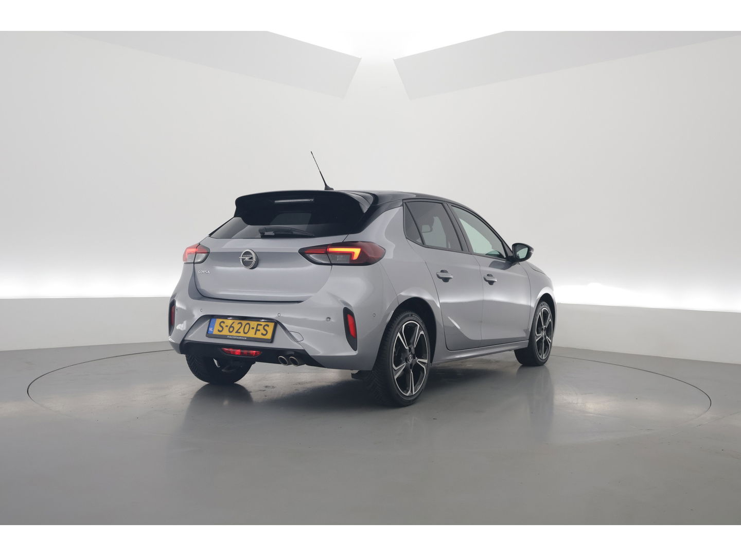 Opel Corsa 1.2 GS Line Automaat | Pano | Camera | Apple CarPlay | Dodehoekdet. | All seasons
