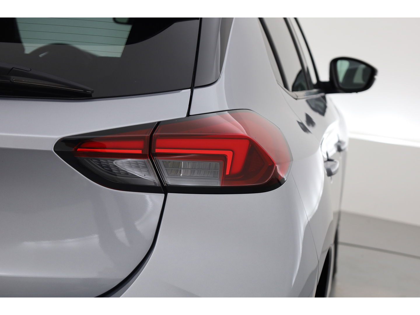 Opel Corsa 1.2 GS Line Automaat | Pano | Camera | Apple CarPlay | Dodehoekdet. | All seasons