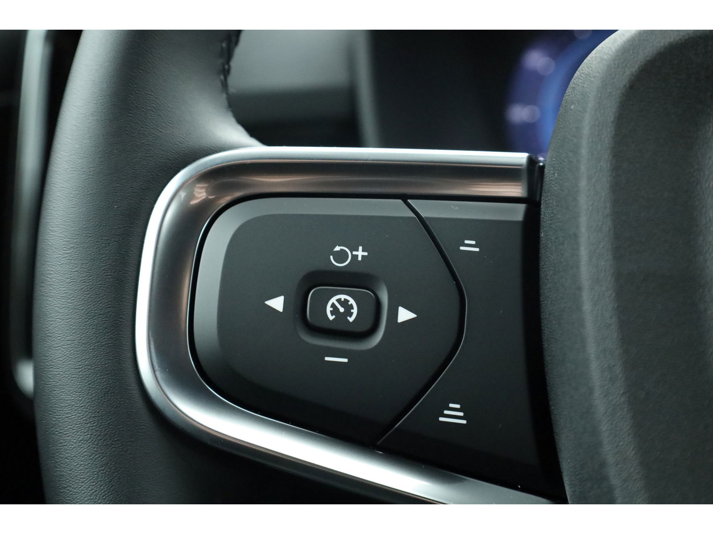 Volvo XC40 B3 Plus Black Edition | 360cam | Pilot Assist | Harman Kardon | Memory seat | 20'' | Pixel LED