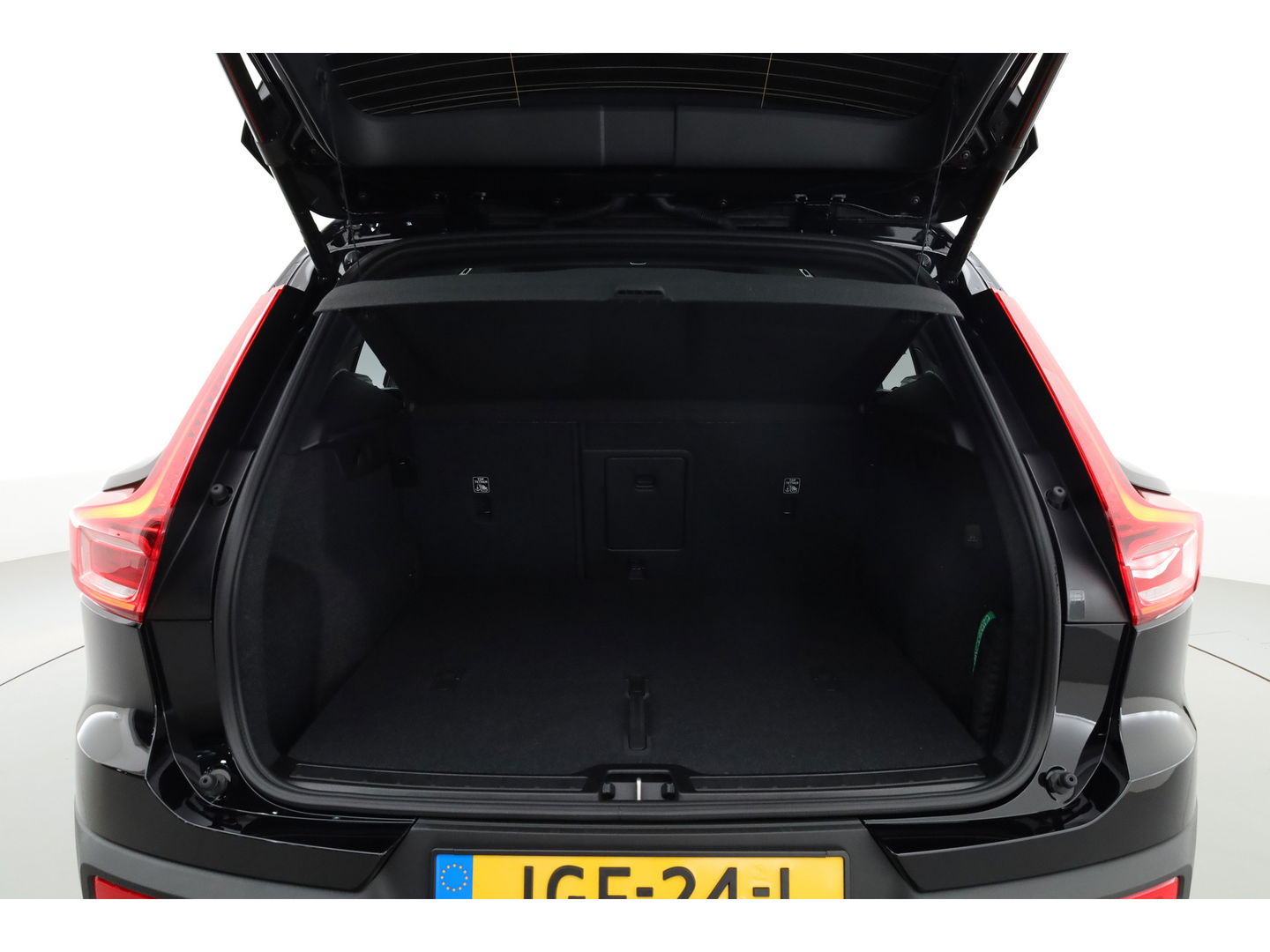 Volvo XC40 B3 Plus Black Edition | 360cam | Pilot Assist | Harman Kardon | Memory seat | 20'' | Pixel LED