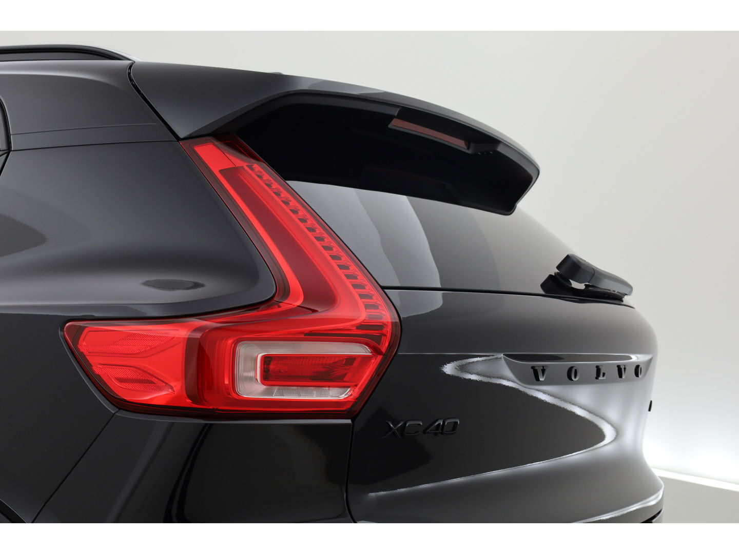 Volvo XC40 B3 Plus Black Edition | 360cam | Pilot Assist | Harman Kardon | Memory seat | 20'' | Pixel LED