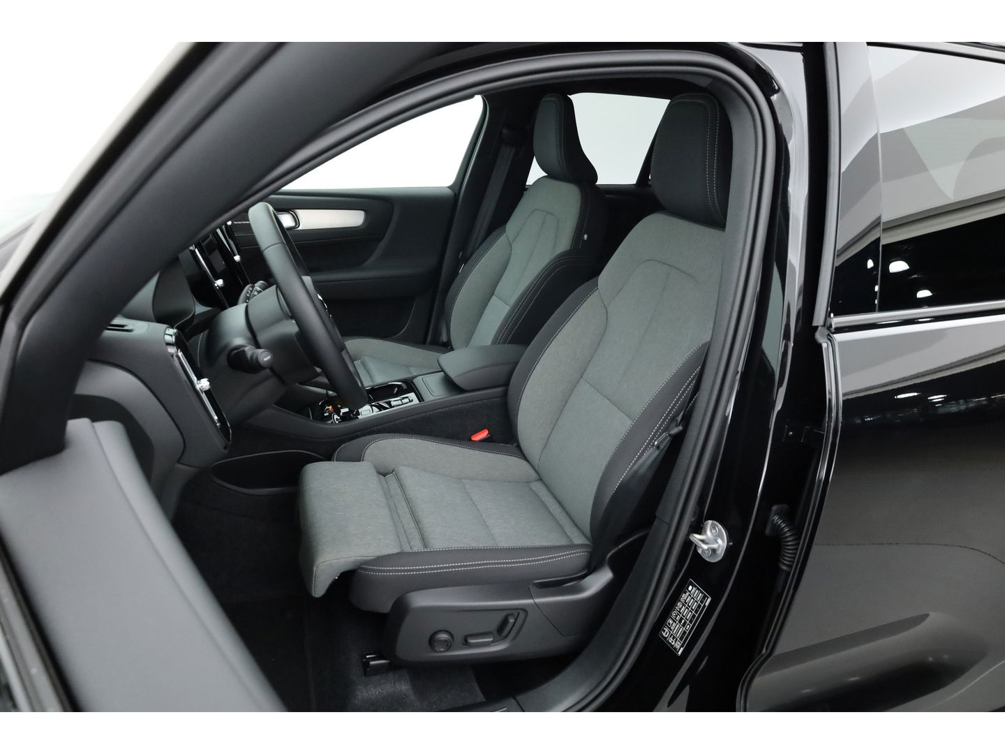 Volvo XC40 B3 Plus Black Edition | 360cam | Pilot Assist | Harman Kardon | Memory seat | 20'' | Pixel LED