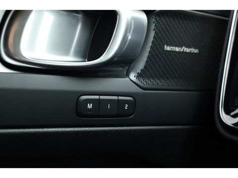 Volvo XC40 B3 Plus Black Edition | 360cam | Pilot Assist | Harman Kardon | Memory seat | 20'' | Pixel LED