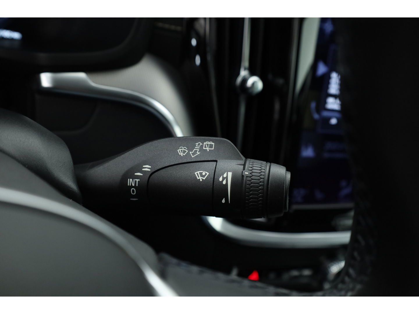 Volvo V60 2.0 B4 R-Design | 197PK | Pano-dak | Sportstoelen | ACC | Leren Dashboard | Camera | Airco separaat achter