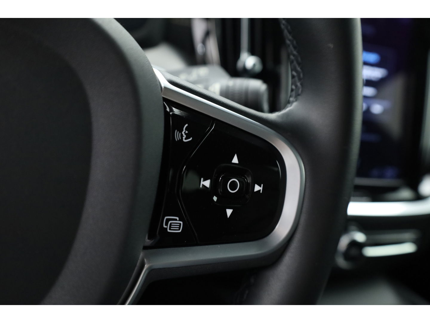 Volvo V60 2.0 B4 R-Design | 197PK | Pano-dak | Sportstoelen | ACC | Leren Dashboard | Camera | Airco separaat achter