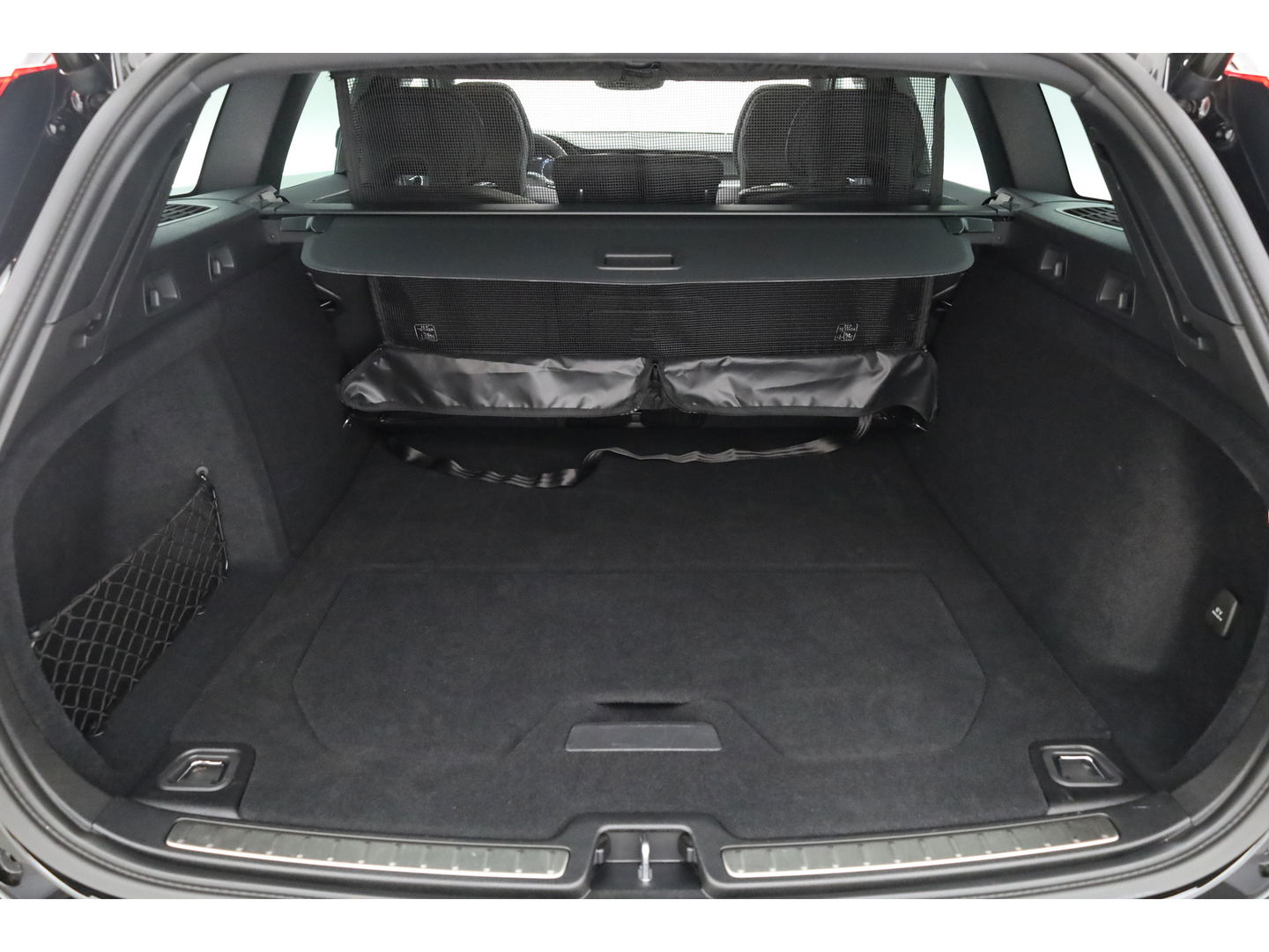 Volvo V60 2.0 B4 R-Design | 197PK | Pano-dak | Sportstoelen | ACC | Leren Dashboard | Camera | Airco separaat achter