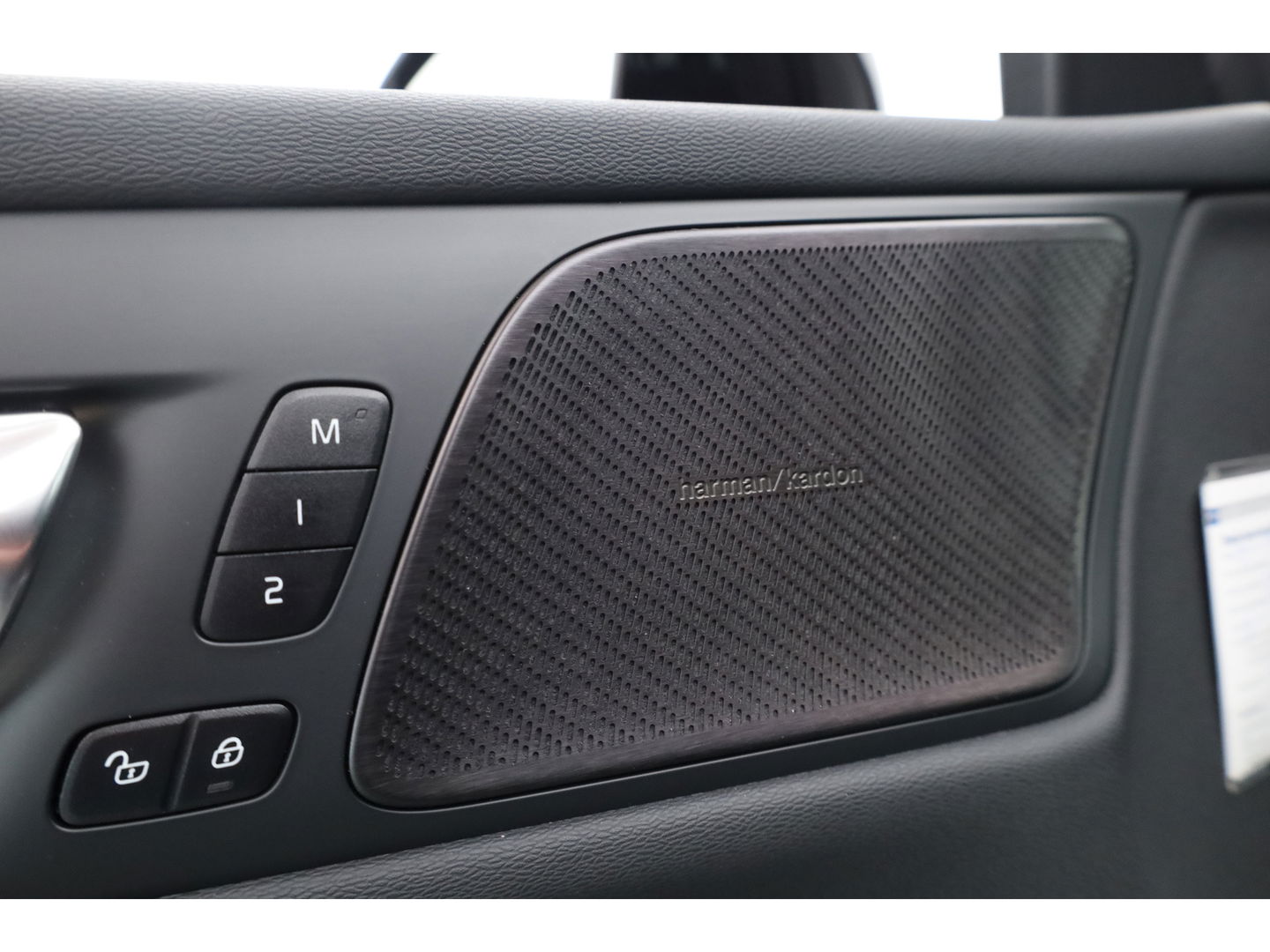 Volvo V60 2.0 B4 R-Design | 197PK | Pano-dak | Sportstoelen | ACC | Leren Dashboard | Camera | Airco separaat achter