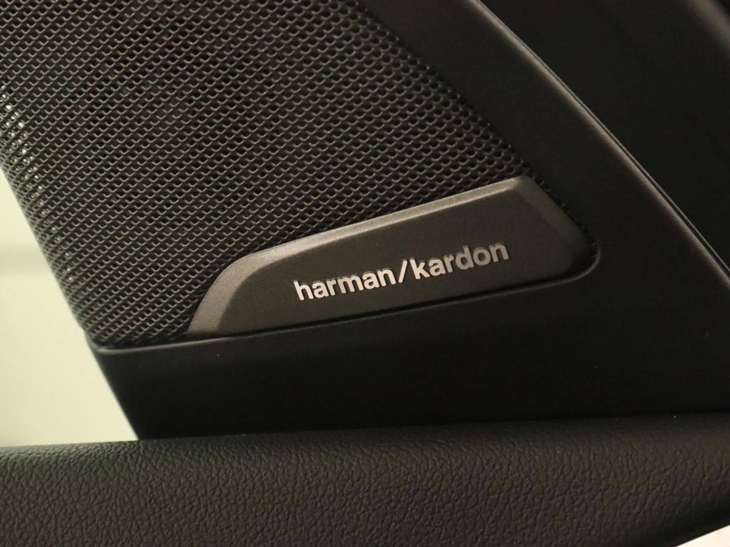 BMW X3 xDrive30e M Sport | 360 Camera | Harman/Kardon | Stoelverwarming | 20'' | Sportstoelen | Sfeerverlichting | Half leder | Navigatie | Live Cockpit | Keyless | PHEV | Plug In