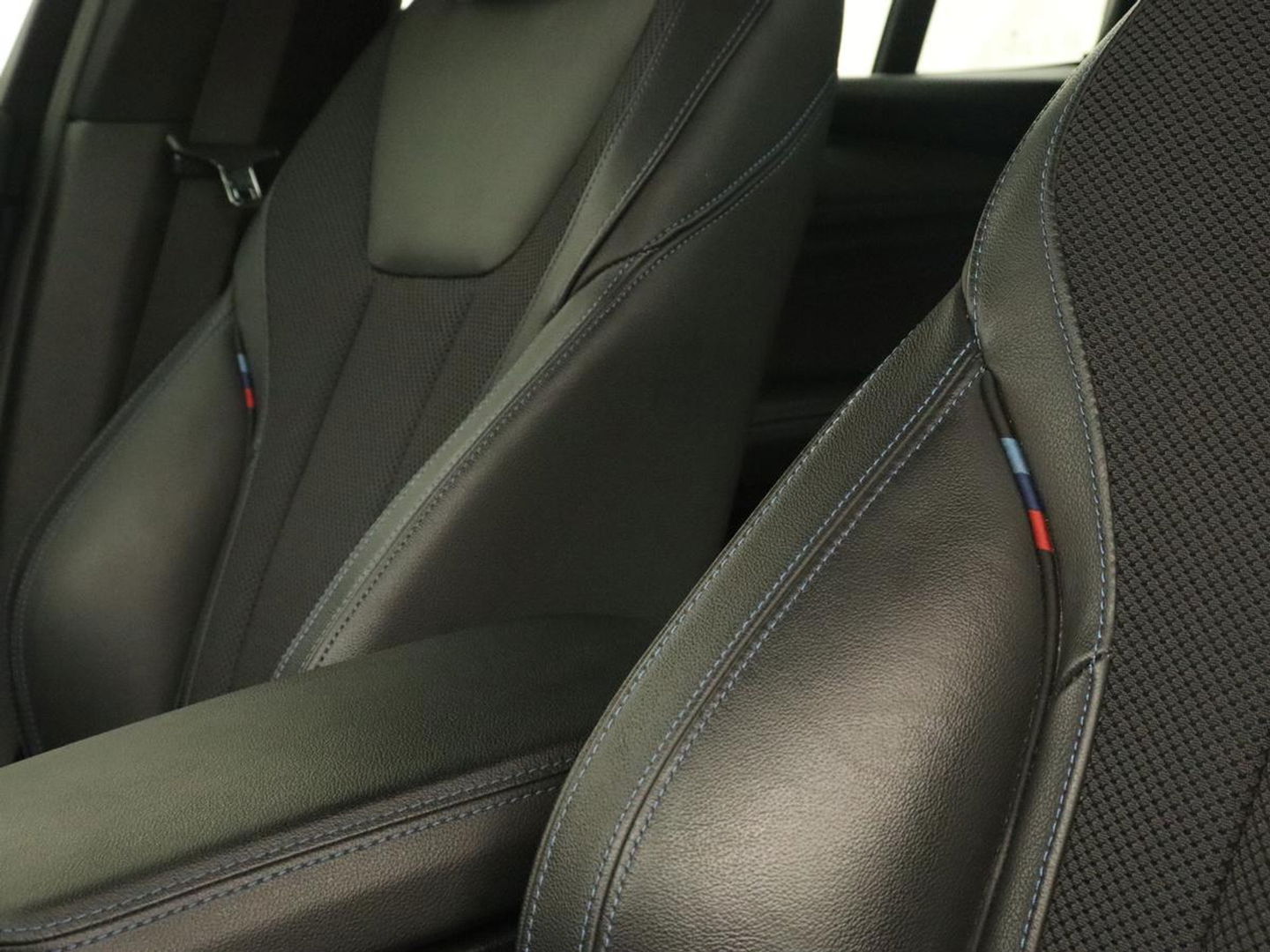 BMW X3 xDrive30e M Sport | 360 Camera | Harman/Kardon | Stoelverwarming | 20'' | Sportstoelen | Sfeerverlichting | Half leder | Navigatie | Live Cockpit | Keyless | PHEV | Plug In
