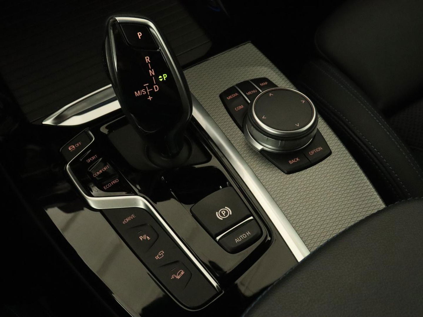 BMW X3 xDrive30e M Sport | 360 Camera | Harman/Kardon | Stoelverwarming | 20'' | Sportstoelen | Sfeerverlichting | Half leder | Navigatie | Live Cockpit | Keyless | PHEV | Plug In