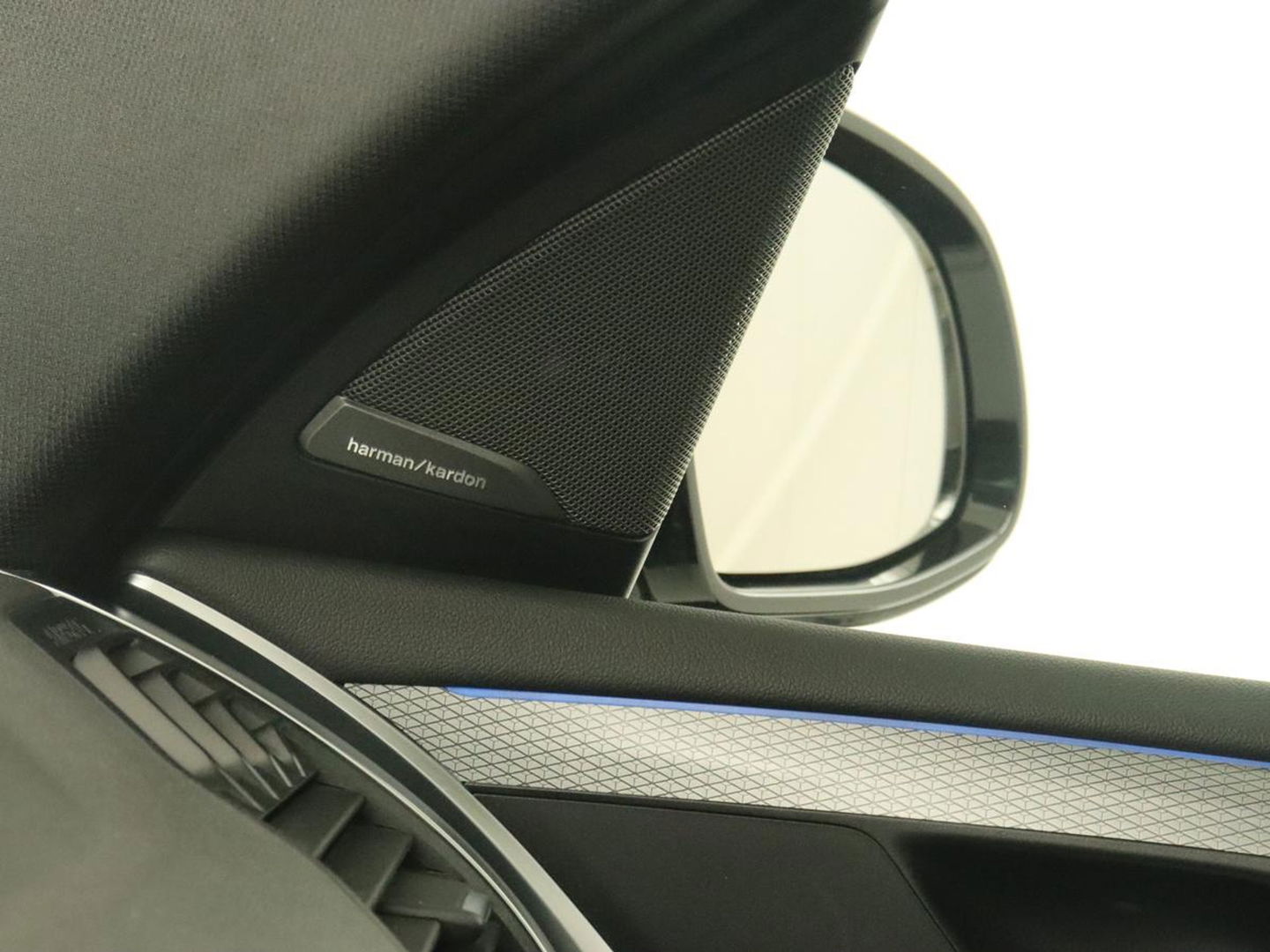 BMW X3 xDrive30e M Sport | 360 Camera | Harman/Kardon | Stoelverwarming | 20'' | Sportstoelen | Sfeerverlichting | Half leder | Navigatie | Live Cockpit | Keyless | PHEV | Plug In