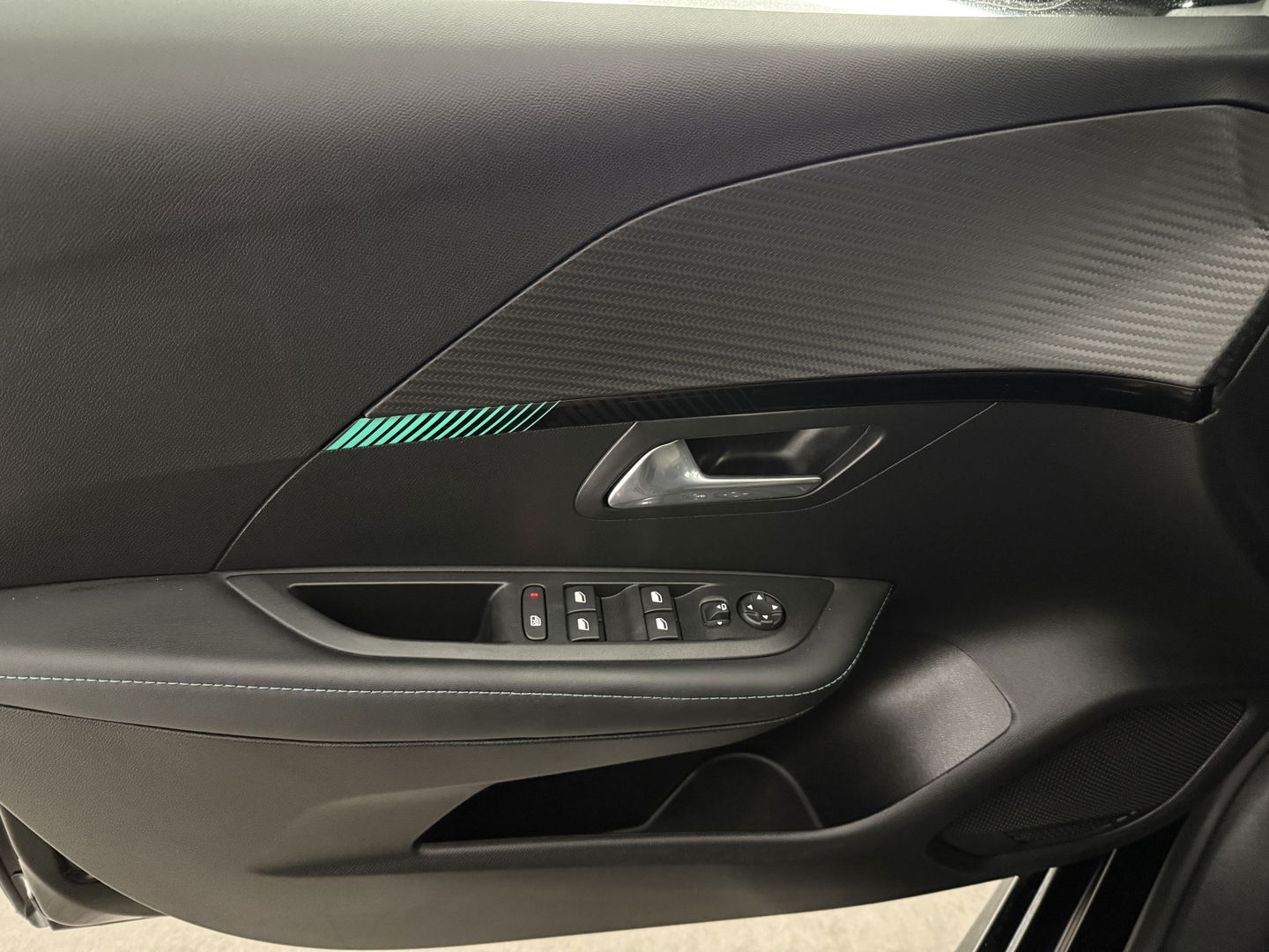 Peugeot 208 1.2 PureTech Allure | Carplay | LED | Climate | Cruise | Parkeersens. | NAP