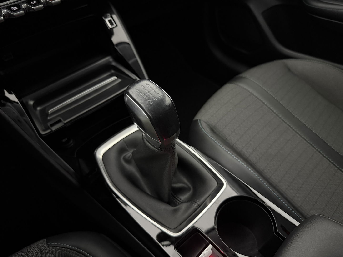 Peugeot 208 1.2 PureTech Allure | Carplay | LED | Climate | Cruise | Parkeersens. | NAP