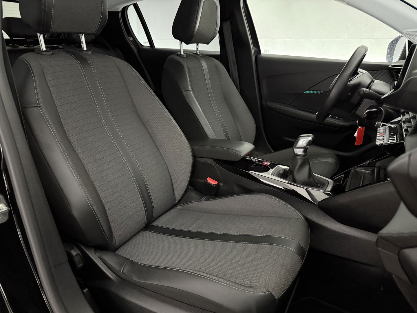 Peugeot 208 1.2 PureTech Allure | Carplay | LED | Climate | Cruise | Parkeersens. | NAP
