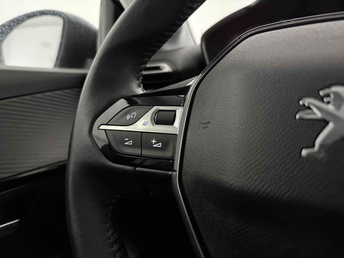 Peugeot 208 1.2 PureTech Allure | Carplay | LED | Climate | Cruise | Parkeersens. | NAP