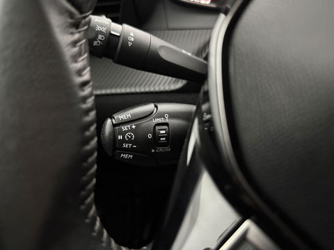 Peugeot 208 1.2 PureTech Allure | Carplay | LED | Climate | Cruise | Parkeersens. | NAP