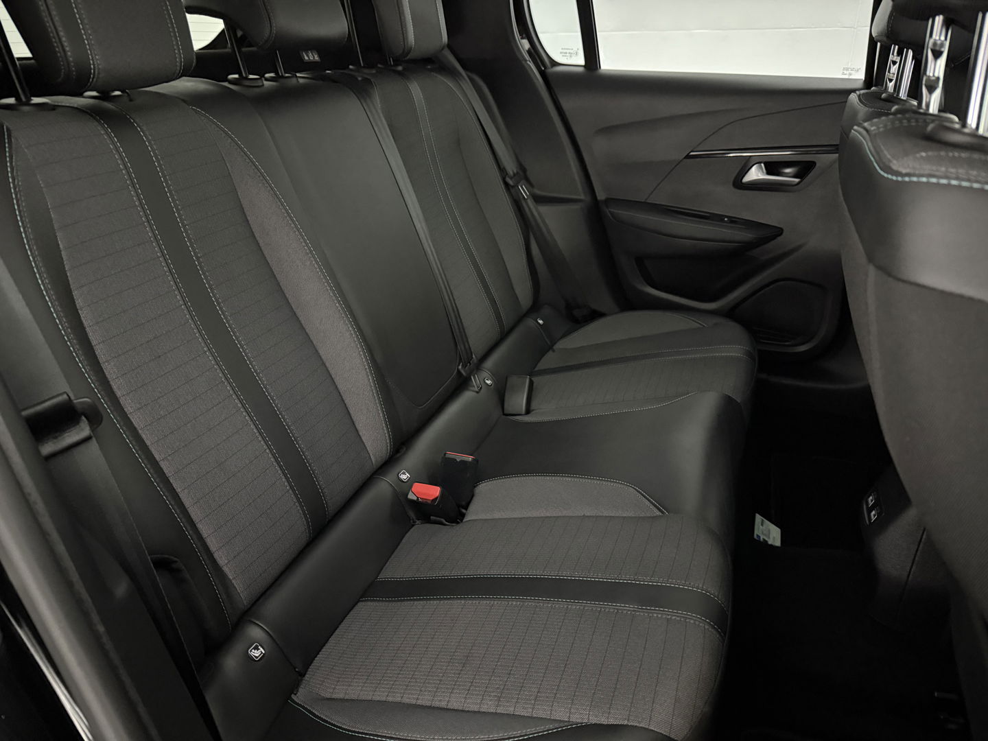 Peugeot 208 1.2 PureTech Allure | Carplay | LED | Climate | Cruise | Parkeersens. | NAP