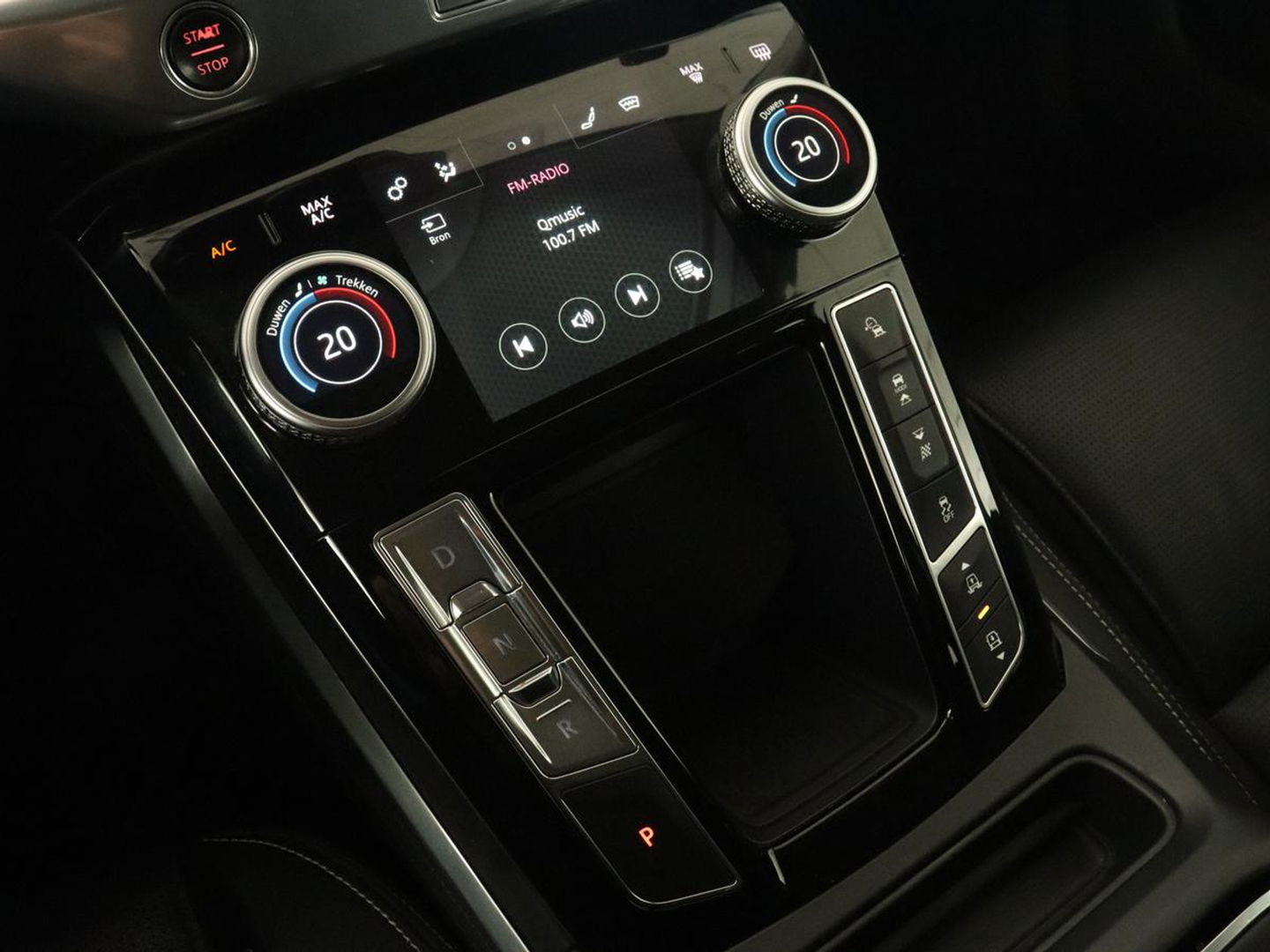 Jaguar I-PACE EV400 SE 90 kWh | Adaptive cruise | 360 Camera | Leder | Stoelverwarming | Carplay | Meridian Surround | Stuurverwarming | Keyless | Navigatie | Full LED | Park Assist