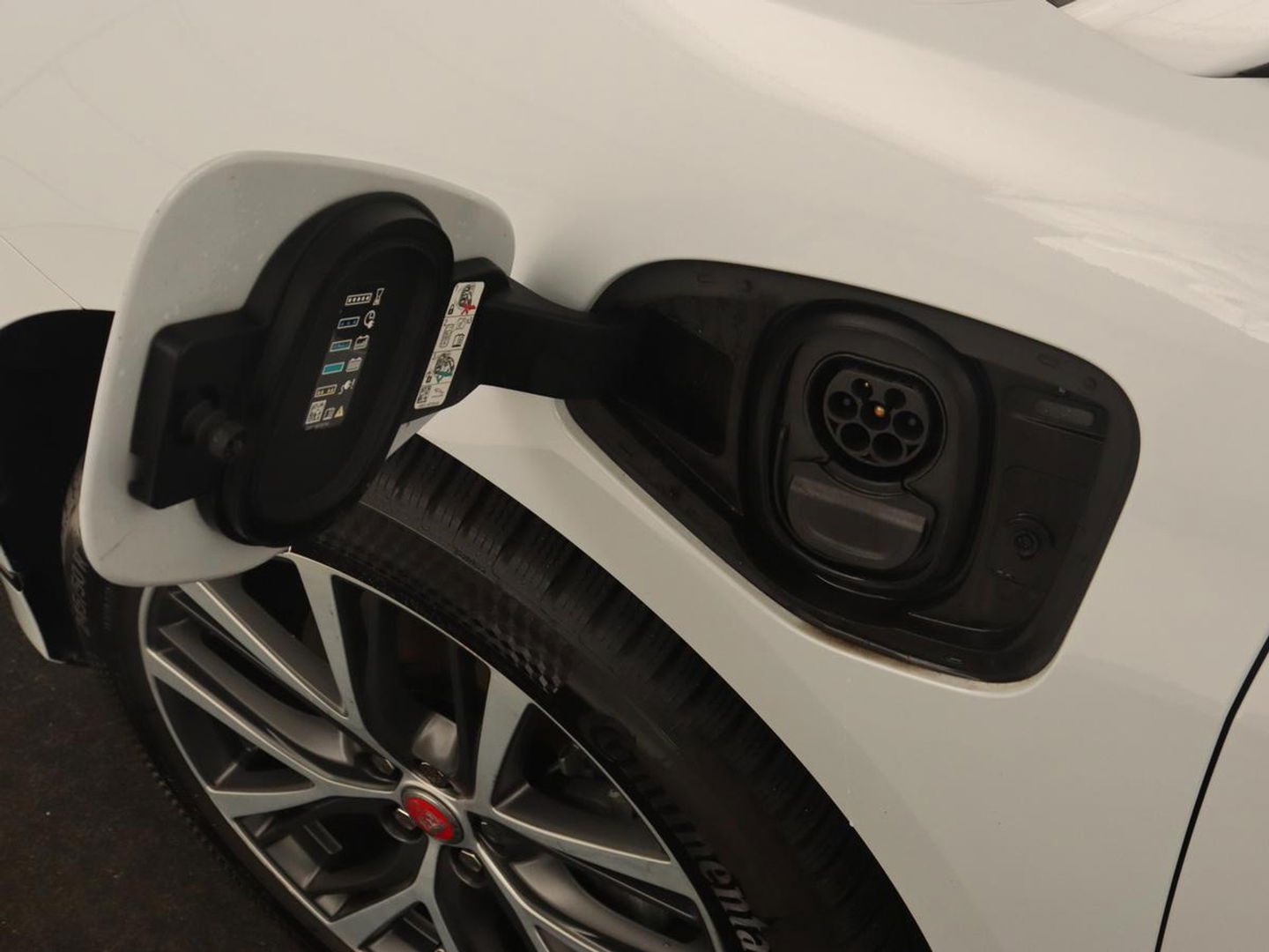 Jaguar I-PACE EV400 SE 90 kWh | Adaptive cruise | 360 Camera | Leder | Stoelverwarming | Carplay | Meridian Surround | Stuurverwarming | Keyless | Navigatie | Full LED | Park Assist