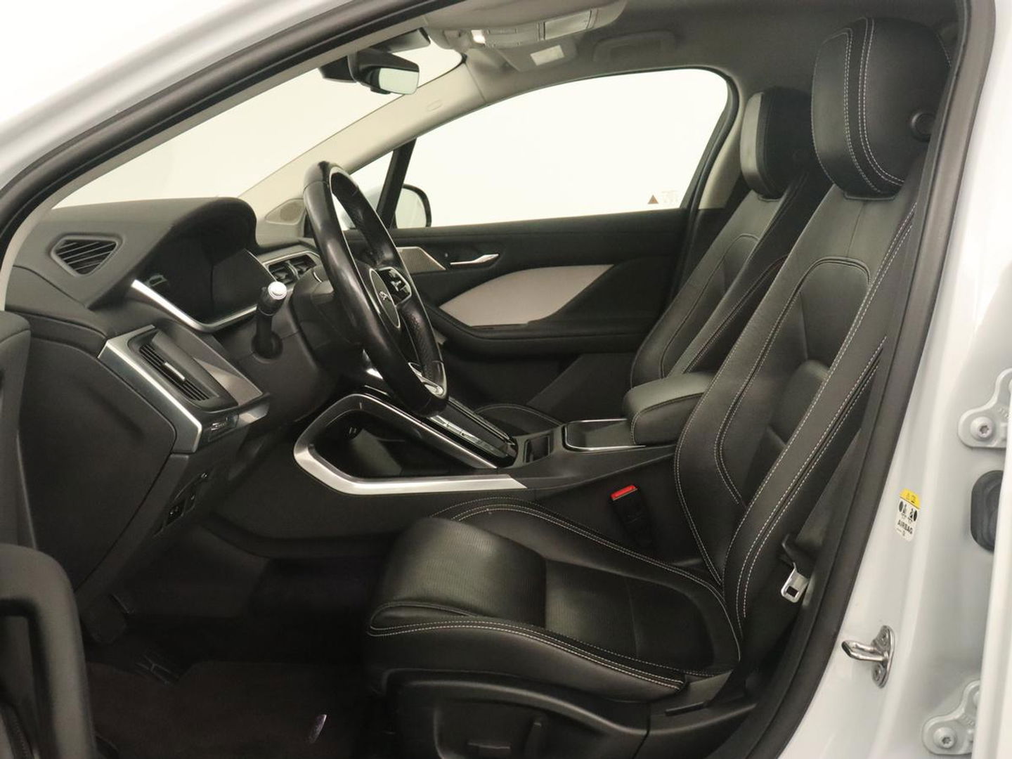 Jaguar I-PACE EV400 SE 90 kWh | Adaptive cruise | 360 Camera | Leder | Stoelverwarming | Carplay | Meridian Surround | Stuurverwarming | Keyless | Navigatie | Full LED | Park Assist