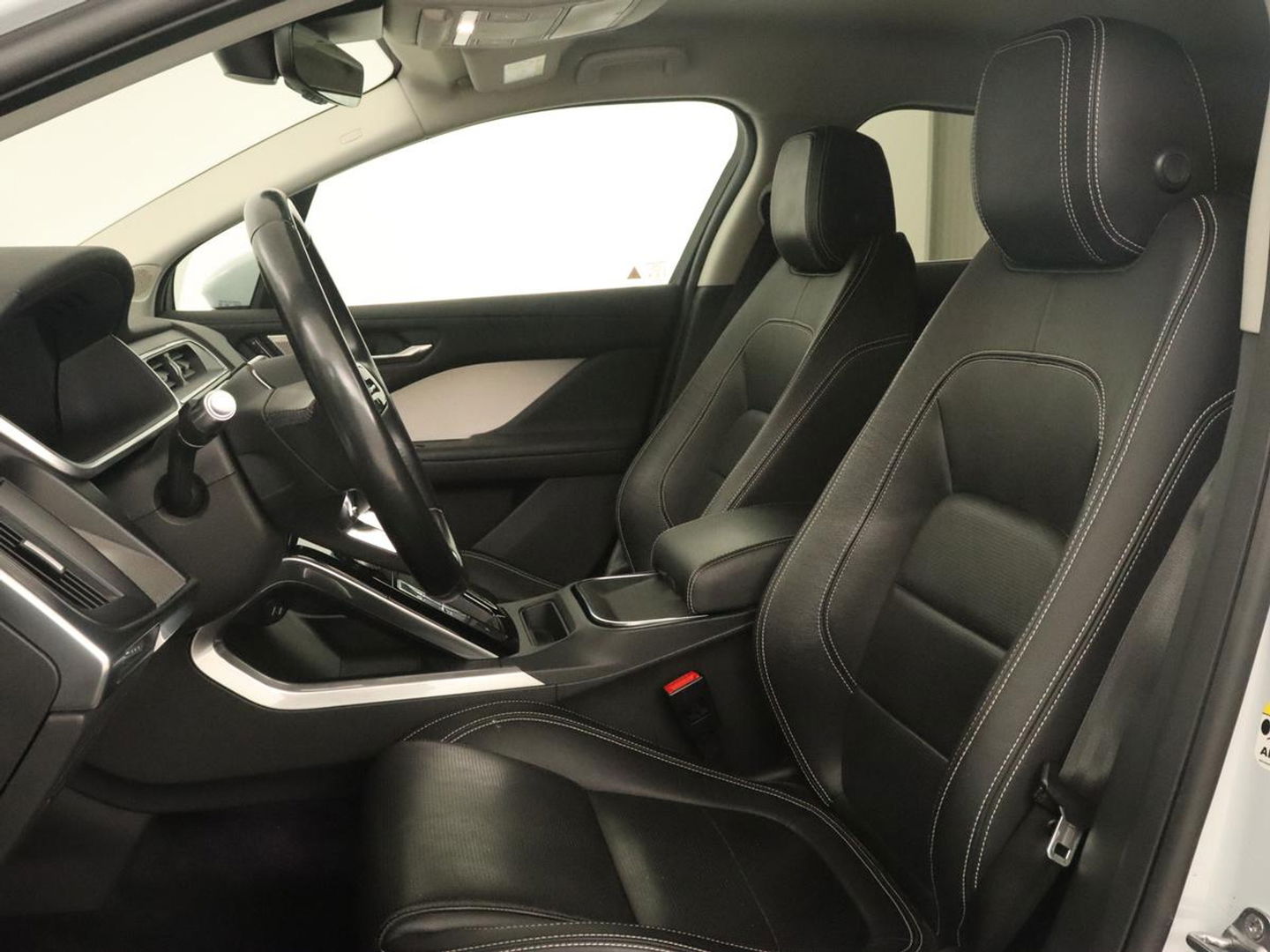 Jaguar I-PACE EV400 SE 90 kWh | Adaptive cruise | 360 Camera | Leder | Stoelverwarming | Carplay | Meridian Surround | Stuurverwarming | Keyless | Navigatie | Full LED | Park Assist