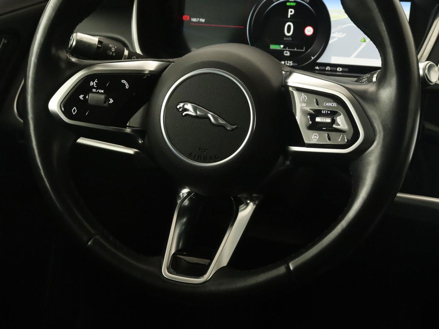 Jaguar I-PACE EV400 SE 90 kWh | Adaptive cruise | 360 Camera | Leder | Stoelverwarming | Carplay | Meridian Surround | Stuurverwarming | Keyless | Navigatie | Full LED | Park Assist