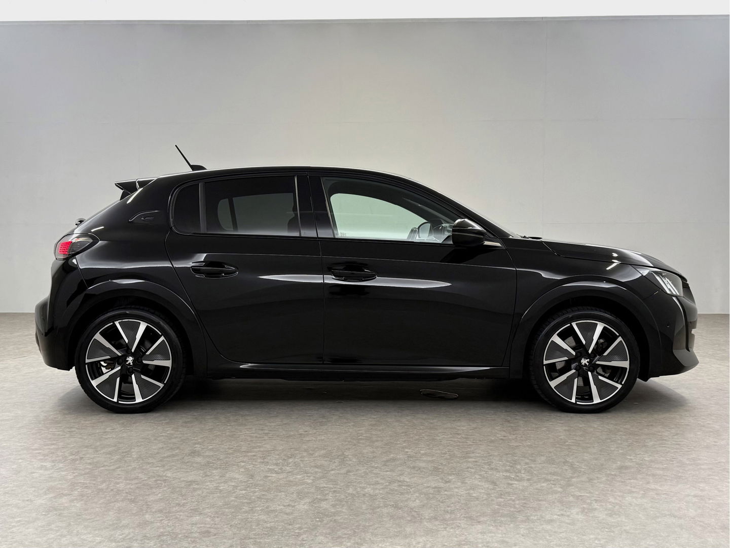 Peugeot 208 EV GT 350 50 kWh | Sfeerverl. | 360° | Virtual | LED | Carplay | Adaptive Cruise | Dodehoek | NAP