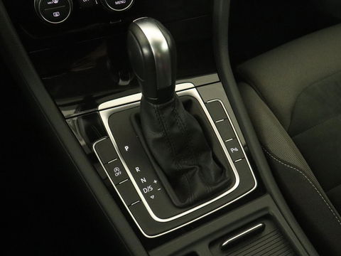 Volkswagen Golf 1.5 TSI Highline | 1e eigenaar | Virtual Cockpit | Adaptive cruise | Camera | Full LED | Carplay | Navigatie | Climate control | Parkeerhulp