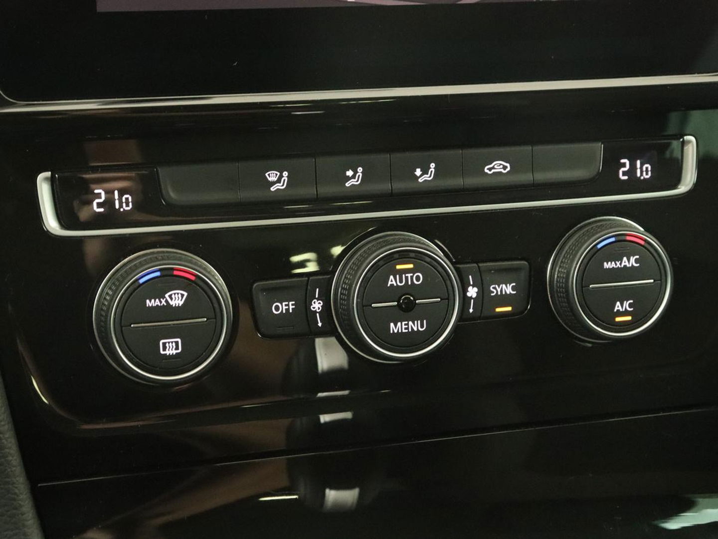 Volkswagen Golf 1.5 TSI Highline | 1e eigenaar | Virtual Cockpit | Adaptive cruise | Camera | Full LED | Carplay | Navigatie | Climate control | Parkeerhulp
