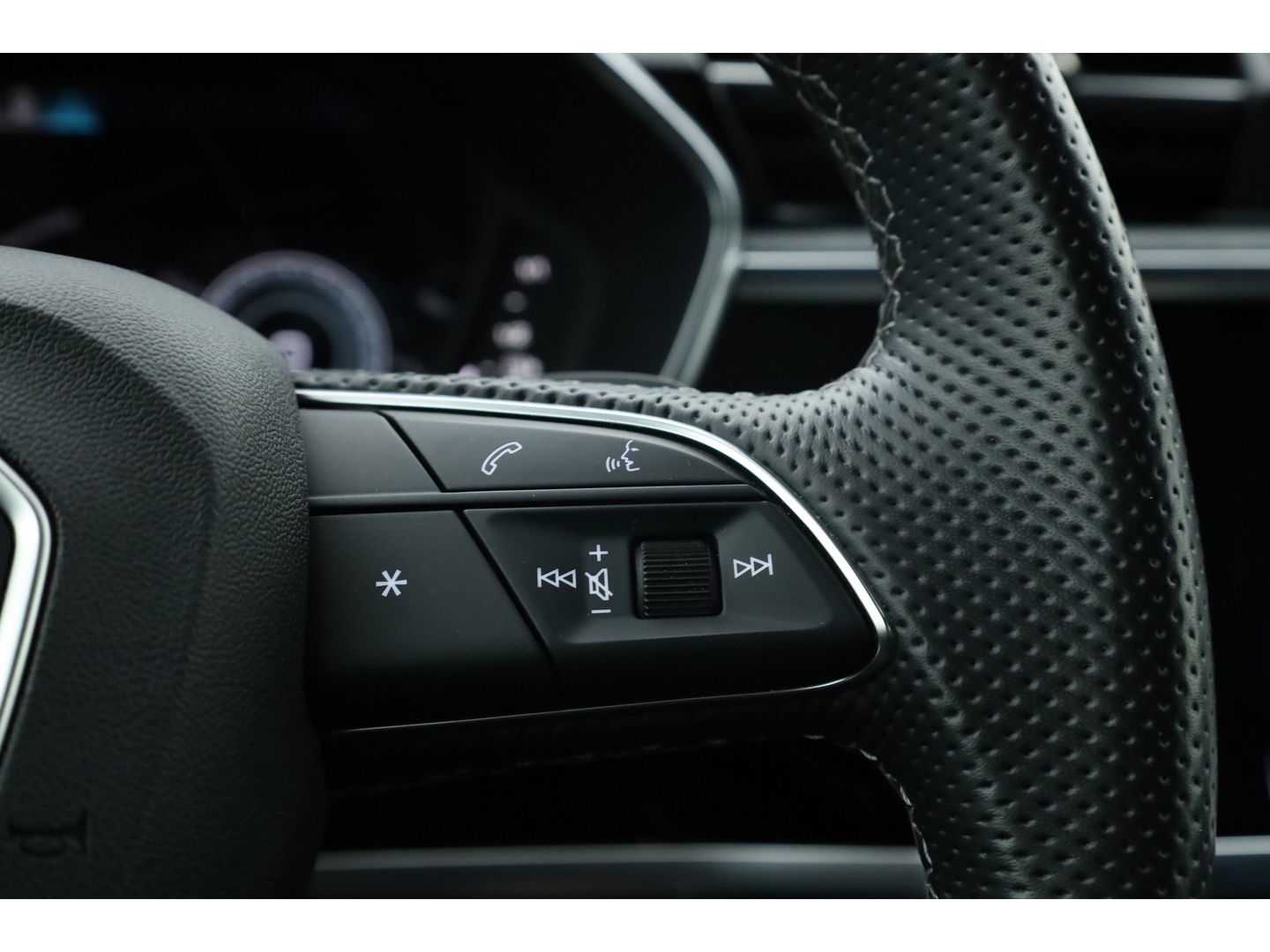 Audi Q3 Sportback 45 TFSI e S Line | 360cam | Navi | 20'' | Adapt. Cruise | Dodehoek det. | Elek. Achterklep