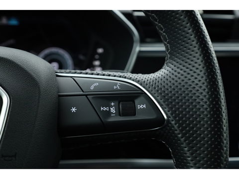 Audi Q3 Sportback 45 TFSI e S Line | 360cam | Navi | 20'' | Adapt. Cruise | Dodehoek det. | Elek. Achterklep