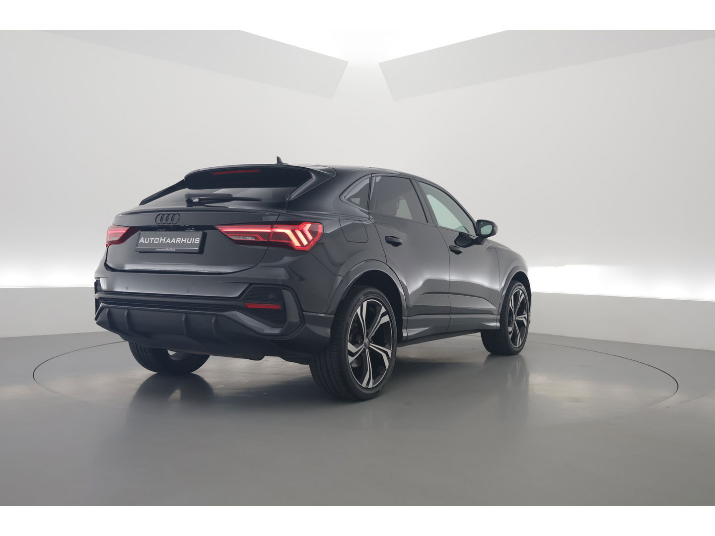 Audi Q3 Sportback 45 TFSI e S Line | 360cam | Navi | 20'' | Adapt. Cruise | Dodehoek det. | Elek. Achterklep
